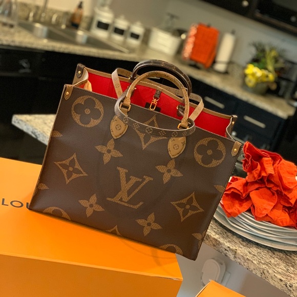 Louis Vuitton Handbags - 💕 LV Onthego GM & LV Lock It Bandeau
